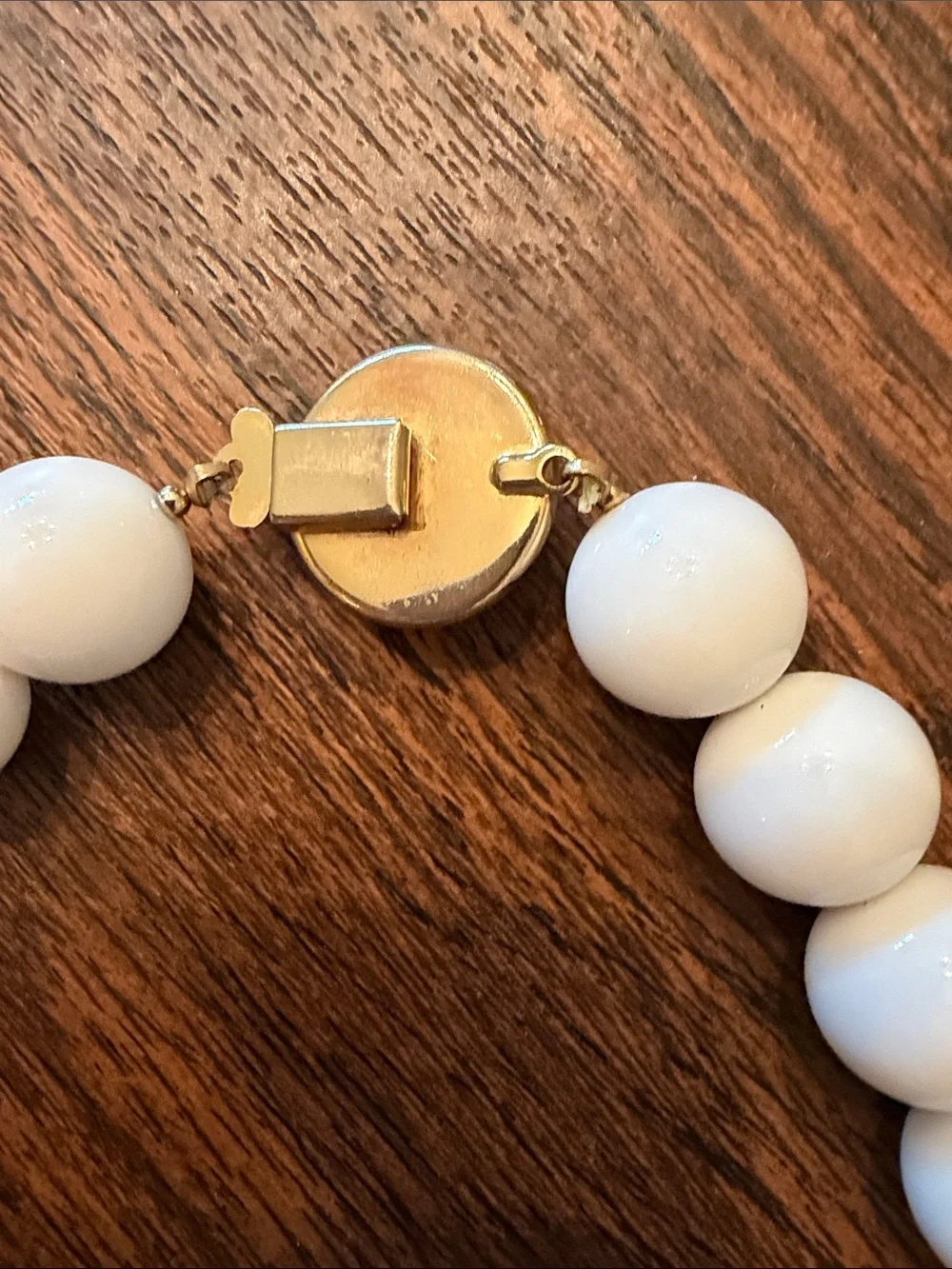 Classic vintage White Beaded Necklace - Elegant Women’s Jewelry - Picture 6 of 7
